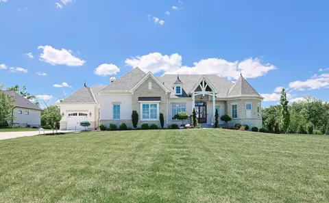 5 Old Orchard Ln, Cincinnati, OH 45242