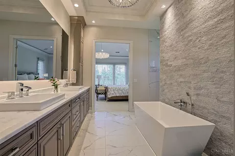 Bath - 5 Old Orchard Ln, Cincinnati, OH 45242 photo 2 of 5
