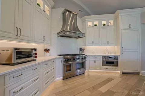Kitchen - 5 Old Orchard Ln, Cincinnati, OH 45242 photo 2 of 7