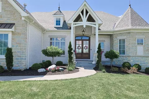 Exterior - 5 Old Orchard Ln, Cincinnati, OH 45242 photo 3 of 11