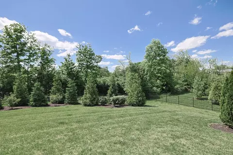 Exterior - 5 Old Orchard Ln, Cincinnati, OH 45242 photo 5 of 11