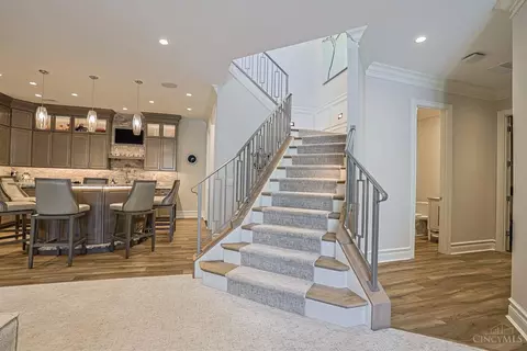 Entry Way - 5 Old Orchard Ln, Cincinnati, OH 45242 photo 2 of 5