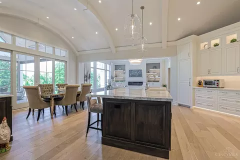 Kitchen - 5 Old Orchard Ln, Cincinnati, OH 45242 photo 5 of 7