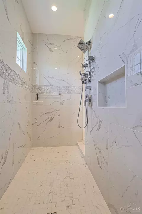 Bath - 5 Old Orchard Ln, Cincinnati, OH 45242 photo 5 of 5