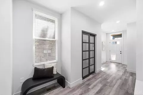 Entry Way - 951 Parkside Pl, Cincinnati, OH 45202 photo 1 of 9