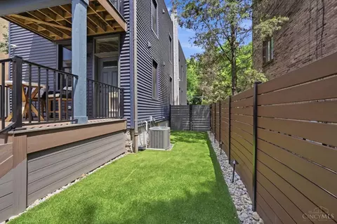 Exterior - 951 Parkside Pl, Cincinnati, OH 45202 photo 15 of 19