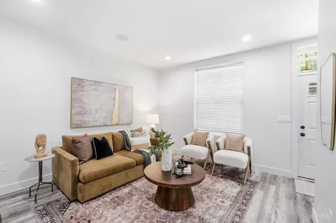 Living - 951 Parkside Pl, Cincinnati, OH 45202 photo 2 of 2