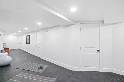 Entry Way - 951 Parkside Pl, Cincinnati, OH 45202 photo 7 of 9
