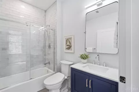 Bath - 951 Parkside Pl, Cincinnati, OH 45202 photo 5 of 5