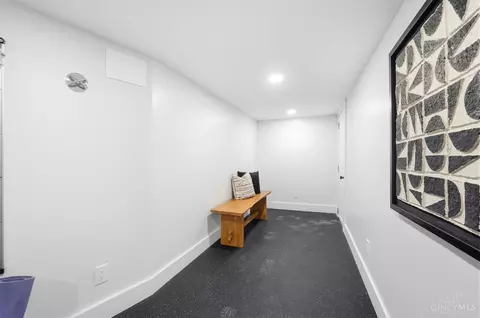 Entry Way - 951 Parkside Pl, Cincinnati, OH 45202 photo 8 of 9