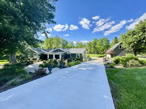 5596 Greentree Rd, Lebanon, OH 45036
