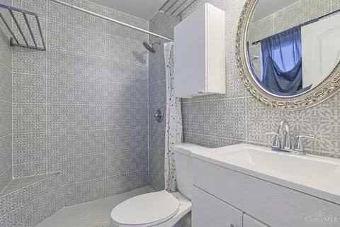 Bath - 810 Cloverview Ave, Cincinnati, OH 45231 photo 2 of 4