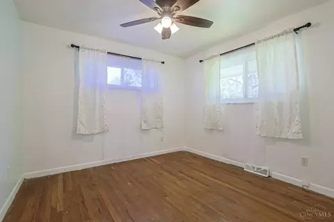 Bedroom - 810 Cloverview Ave, Cincinnati, OH 45231 photo 4 of 8