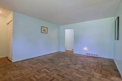 Living - 810 Cloverview Ave, Cincinnati, OH 45231 photo 5 of 10