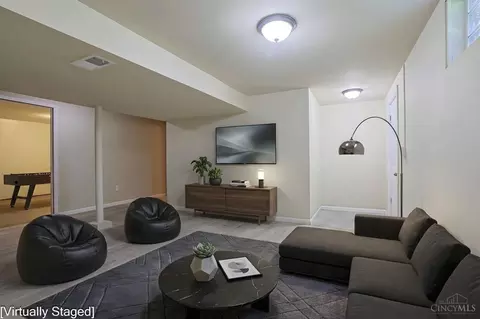 Living - 810 Cloverview Ave, Cincinnati, OH 45231 photo 7 of 10