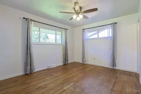 Bedroom - 810 Cloverview Ave, Cincinnati, OH 45231 photo 2 of 8