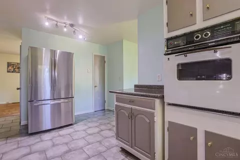 Kitchen - 810 Cloverview Ave, Cincinnati, OH 45231 photo 2 of 4