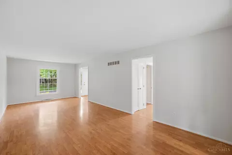 Living - 2101 Berrypatch Dr, Cincinnati, OH 45244 photo 6 of 6