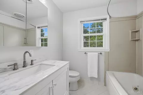 Bath - 2101 Berrypatch Dr, Cincinnati, OH 45244 photo 3 of 3
