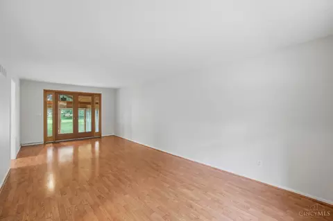 Living - 2101 Berrypatch Dr, Cincinnati, OH 45244 photo 4 of 6