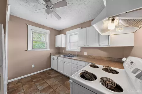 Kitchen - 4794 Prosperity Pl, Cincinnati, OH 45238 photo 1 of 2