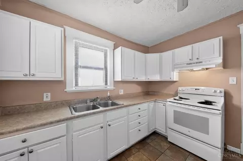 Kitchen - 4794 Prosperity Pl, Cincinnati, OH 45238 photo 2 of 2