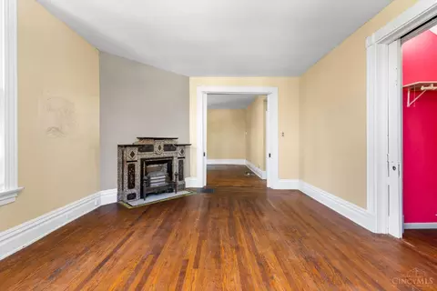 Living - 1 Moyer Pl, Cincinnati, OH 45208 photo 4 of 7