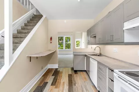 Entry Way - 1 Moyer Pl, Cincinnati, OH 45208 photo 2 of 3