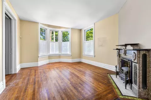 Living - 1 Moyer Pl, Cincinnati, OH 45208 photo 3 of 7