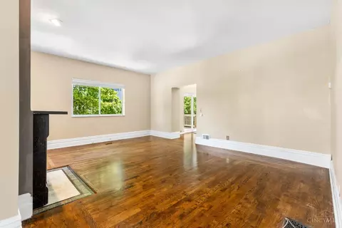 Living - 1 Moyer Pl, Cincinnati, OH 45208 photo 2 of 7