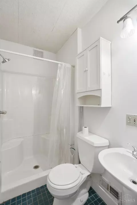 Bath - 3718 Forest Ct, Cheviot, OH 45211 photo 2 of 4