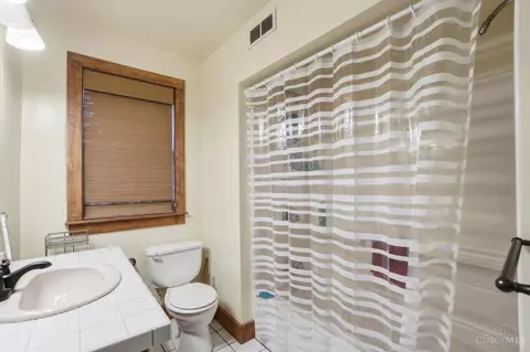 Bath - 3718 Forest Ct, Cheviot, OH 45211 photo 3 of 4