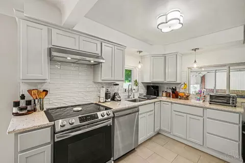 Kitchen - 9164 Ranchill Dr, Cincinnati, OH 45231 photo 3 of 3