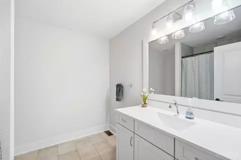 Bath - 574 Forestedge Dr, Coldstream, OH 45255 photo 7 of 10