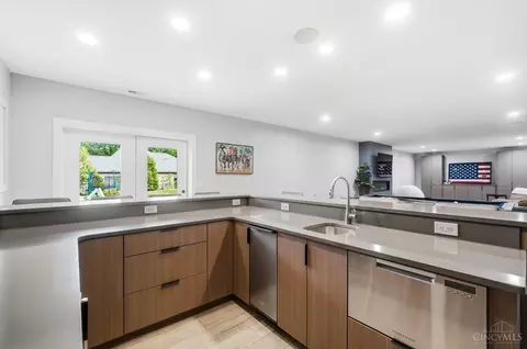 Kitchen - 574 Forestedge Dr, Coldstream, OH 45255 photo 11 of 11