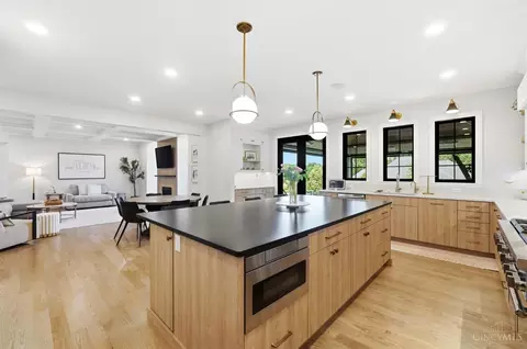 Kitchen - 574 Forestedge Dr, Coldstream, OH 45255 photo 6 of 11