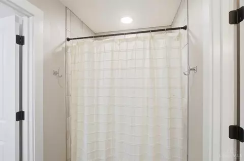 Bath - 574 Forestedge Dr, Coldstream, OH 45255 photo 6 of 10