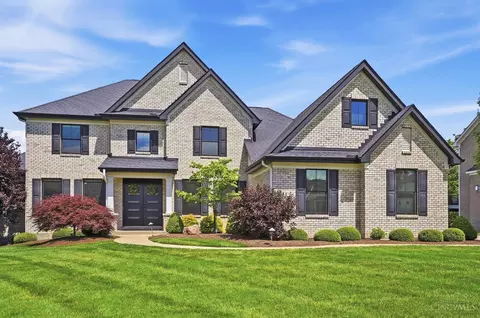 574 Forestedge Dr, Coldstream, OH 45255