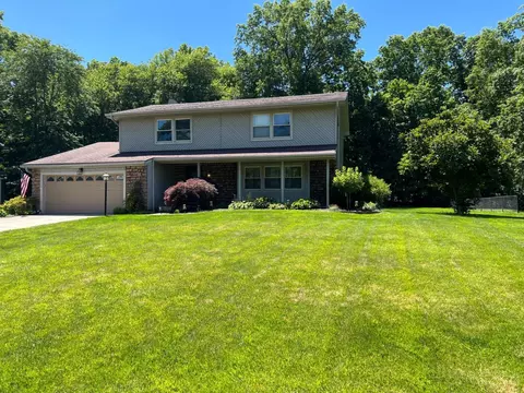 3333 Meadow Green Ct, Amelia, OH 45102