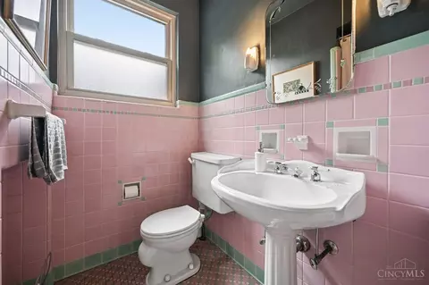 Bath - 4448 Foley Rd, Cincinnati, OH 45238 photo 2 of 2