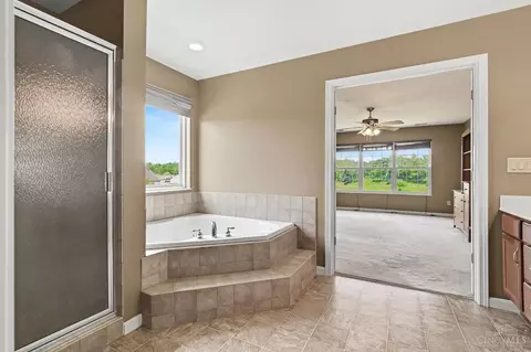 Bath - 4969 Springleaf Dr, Liberty Twp, OH 45011 photo 3 of 5