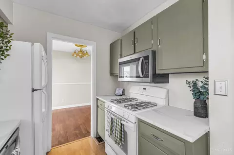 Kitchen - 1620 Joseph Ct, Cincinnati, OH 45231 photo 4 of 4