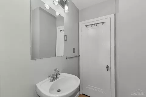 Bath - 1620 Joseph Ct, Cincinnati, OH 45231 photo 2 of 3