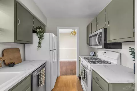 Kitchen - 1620 Joseph Ct, Cincinnati, OH 45231 photo 1 of 4