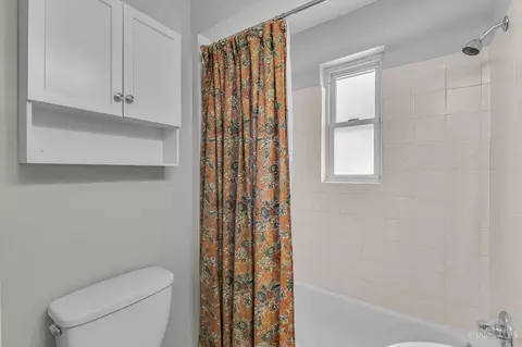 Bath - 1620 Joseph Ct, Cincinnati, OH 45231 photo 1 of 3