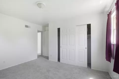 Bedroom - 2457 Owlcrest Dr, Cincinnati, OH 45231 photo 5 of 5