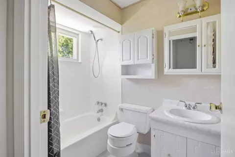 Bath - 2457 Owlcrest Dr, Cincinnati, OH 45231 photo 3 of 4