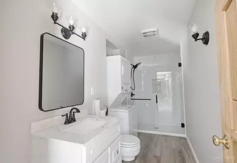 Bath - 2457 Owlcrest Dr, Cincinnati, OH 45231 photo 2 of 4