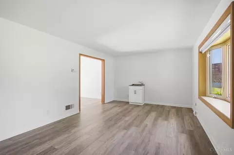 Living - 2457 Owlcrest Dr, Cincinnati, OH 45231 photo 2 of 5