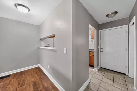 Entry Way - 8811 Grenada Dr, Cincinnati, OH 45231 photo 2 of 4